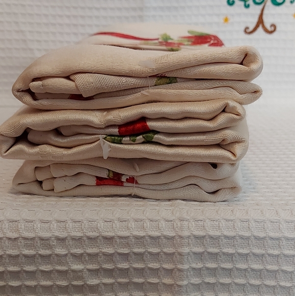 NWT St Nicholas Square White Christmas Border Set of 4 Napkins - Picture 7 of 7